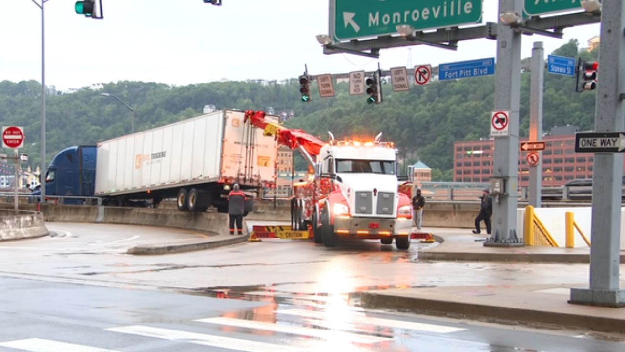 Pittsburgh Drivers Are Fed Up — Trucks Keep Getting Stuck in the Same Spot, and Nobody Has Fixed It Yet