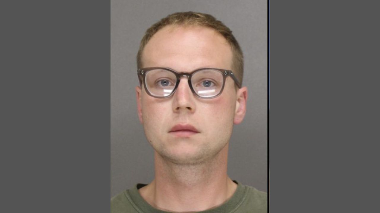 He Heard a Mom Yelling at Her Kids — So He Walked Over and Stabbed Her 5 Times While Her Children Watched