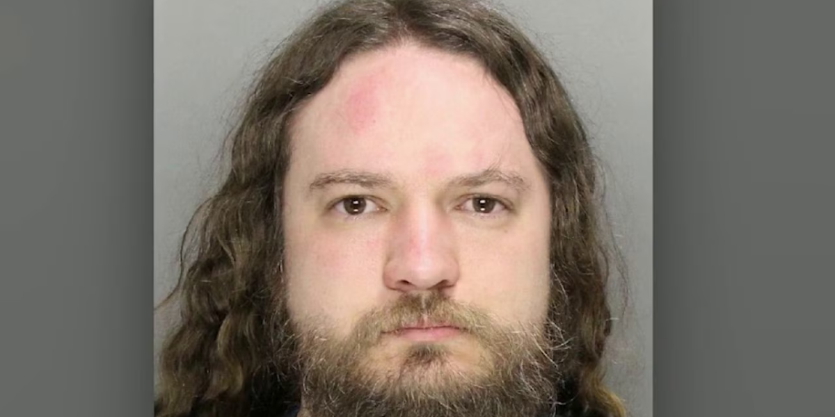 He Knocked on the Door Pretending to Deliver a Package — What Was Hidden Inside the Box Will Make Your Blood Run Cold