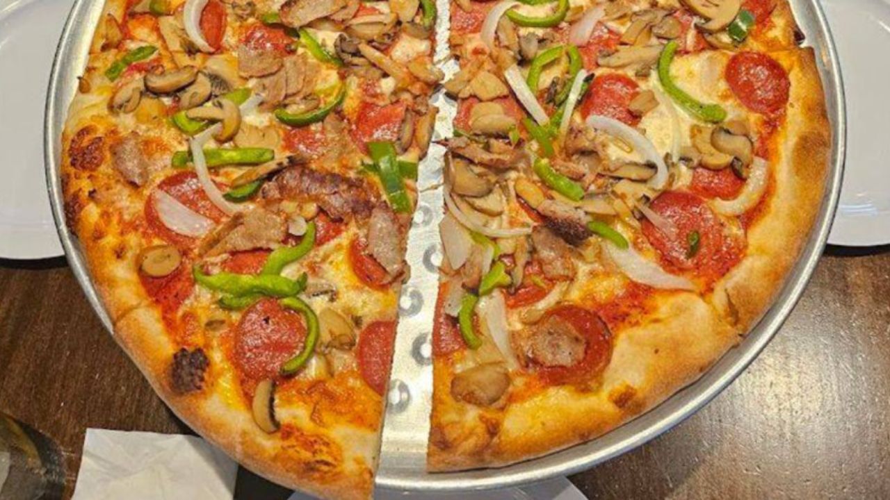 This Tiny New Jersey Pizza Shop Has Been Hiding in Plain Sight — and Locals Say One Bite Tells You Everything